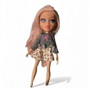 2015 Bratz Reboot Selfie Snaps Cloe Doll w/ Outfit MGA Entertaiment
